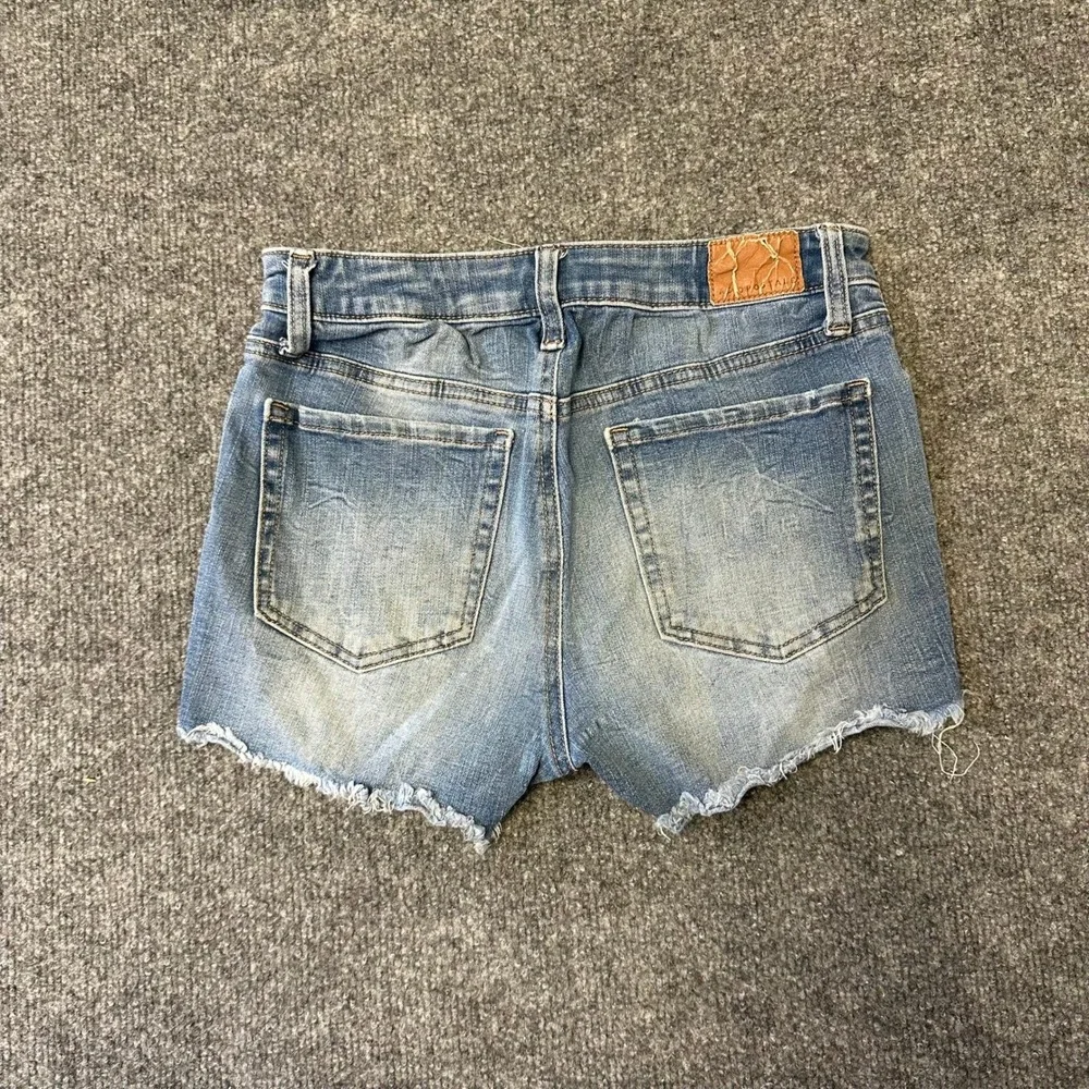 Aeropostale Shorts Womens Size 2 Light Wash Distressed Frayed Hem Denim Casual